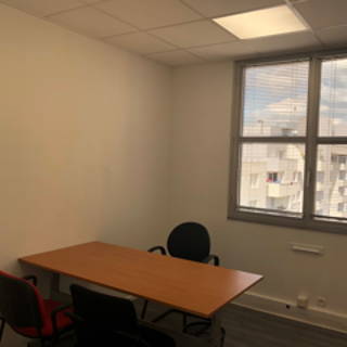 Bureau privé 10 m² 2 postes Coworking Rue du Pré Saint-Gervais Pantin 93500 - photo 3